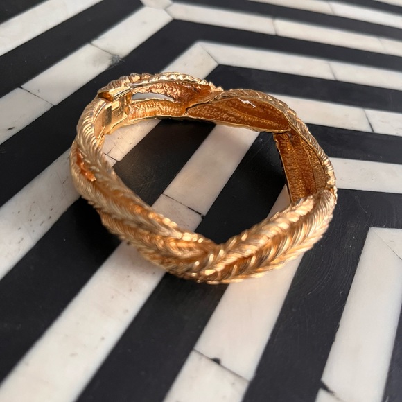 Vintage twist cuff bracelet - Picture 6 of 7